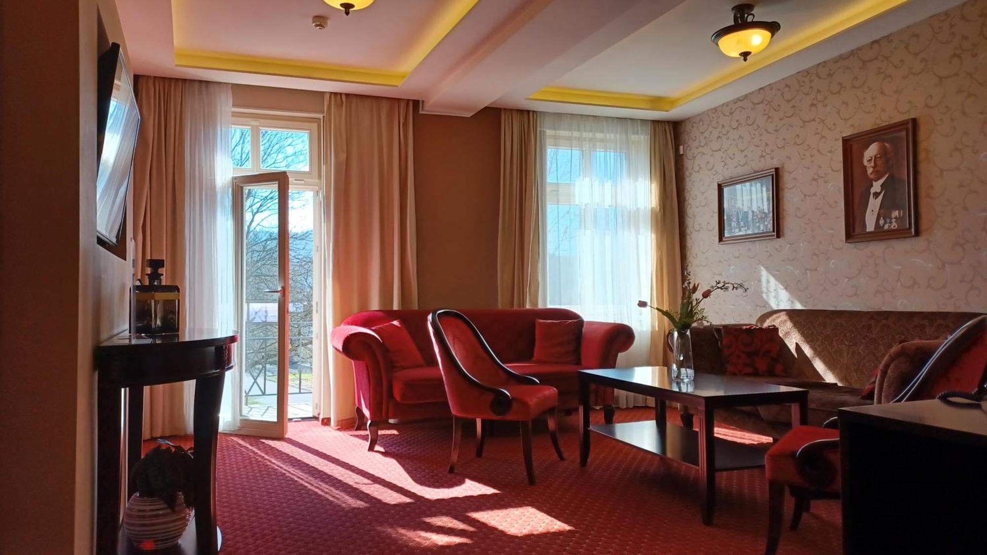 Hotel Dvorana Karlovy Vary Esterno foto