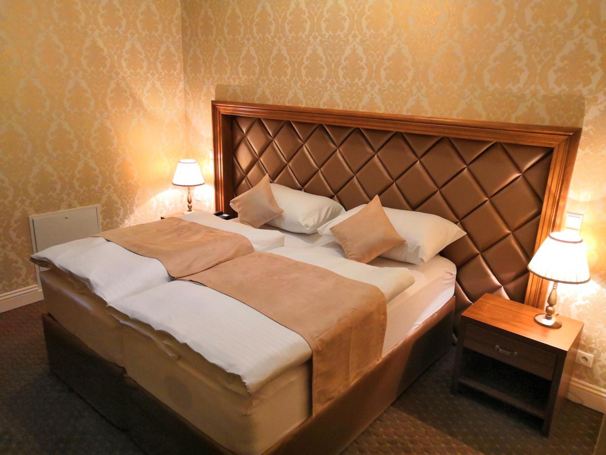 Hotel Dvorana Karlovy Vary Esterno foto